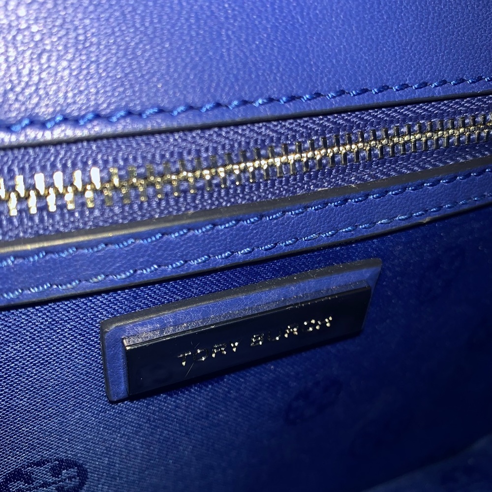 Tory Burch Alexa Convertible Leather Shoulder Bag - Picture 7 of 8